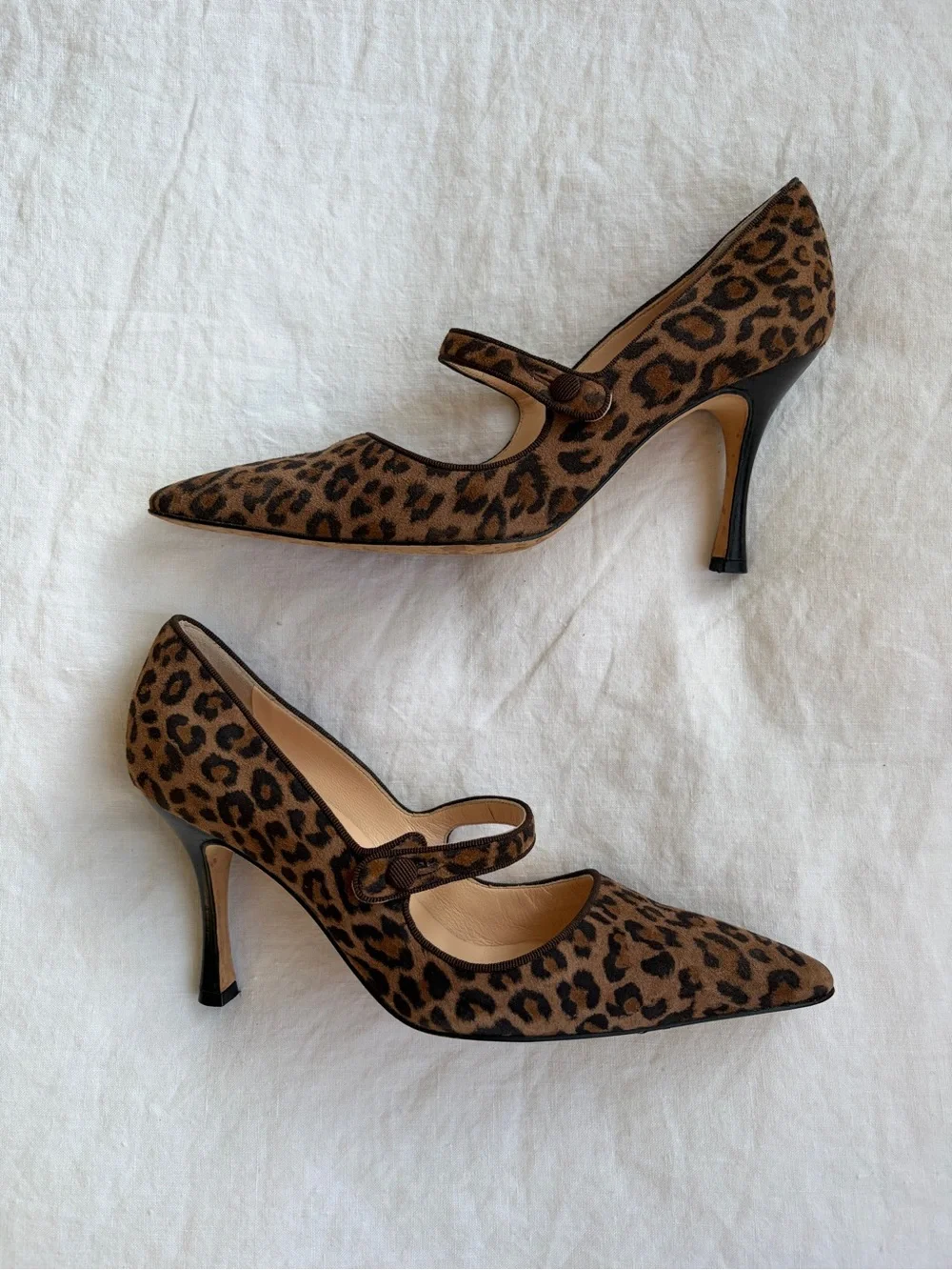 Vintage Manolo Blahnik Leopard Suede Pointy Toe Mary Jane Pumps Heels Brown Tan